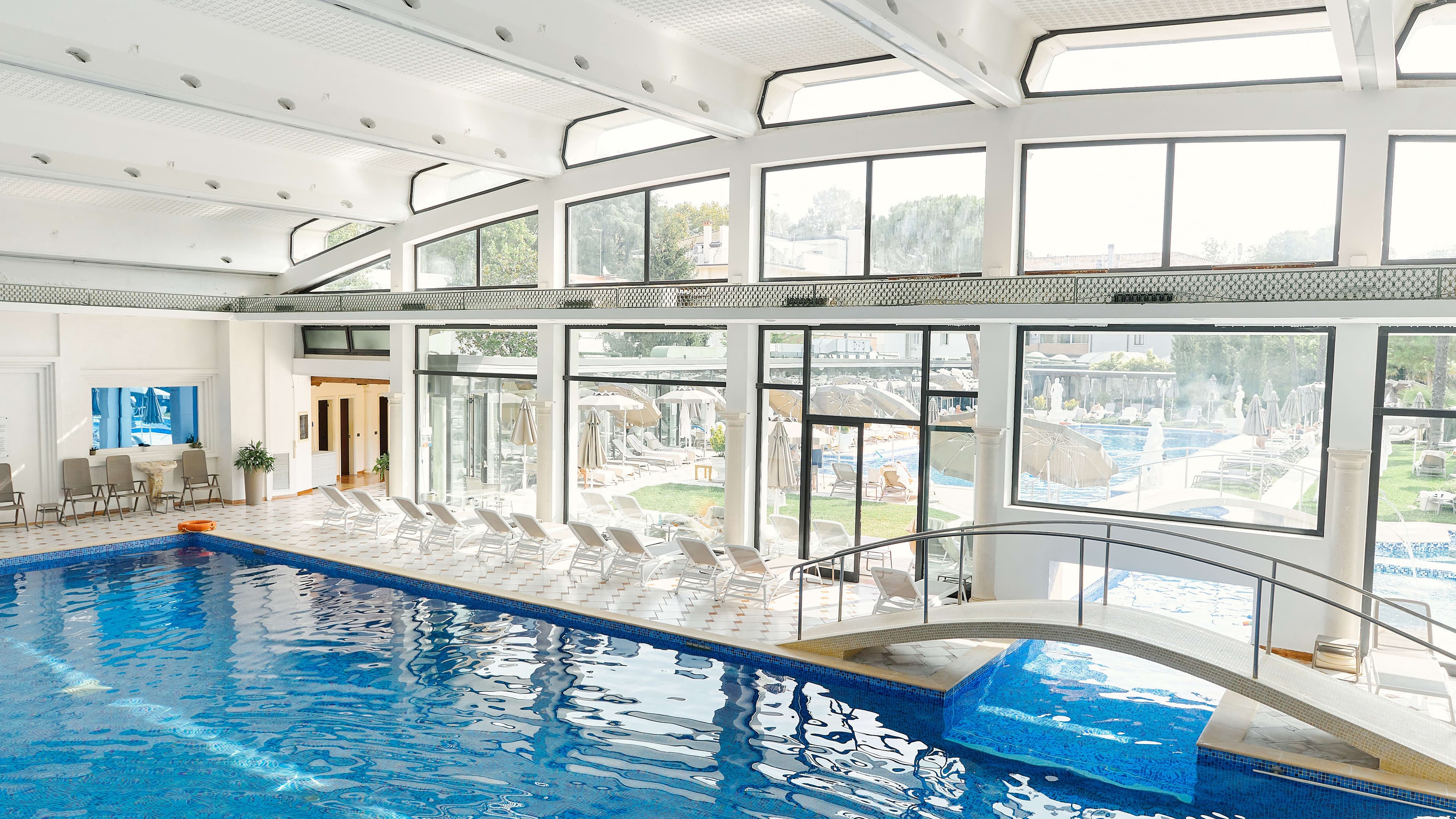 POOL & SPA